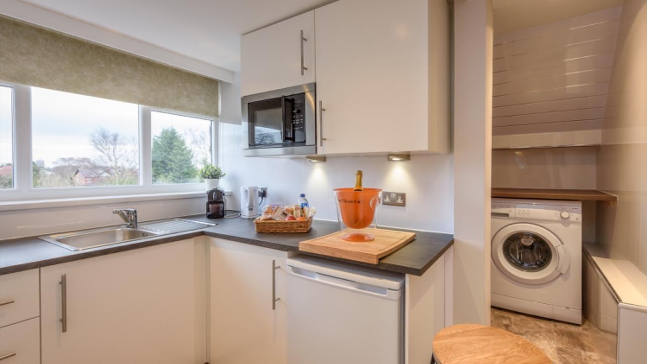 Cheshire Hospitality Ltd Trading As Lennox Lea Studios And Apartments Sale Exterior foto